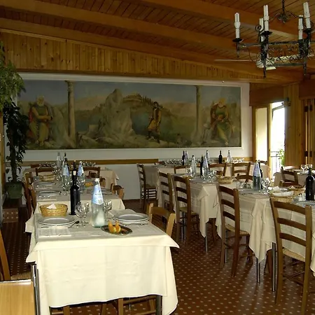 Buca Di Michelangelo 3*